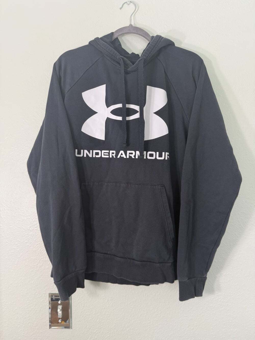 Under Armour Sweatshirt Men’s Large - Black And White Logo